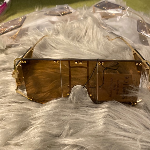 Brown and Gold trimmings Sunglasses - Picture 1 of 2